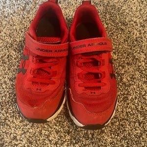 Boys under armour tennis shoes